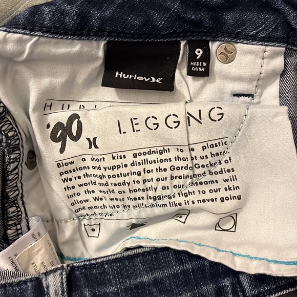 Hurley Jeans. Dark Denim Skinny Cut Leggings. Size 9 (runs small). Cute Zippers - Picture 3 of 3